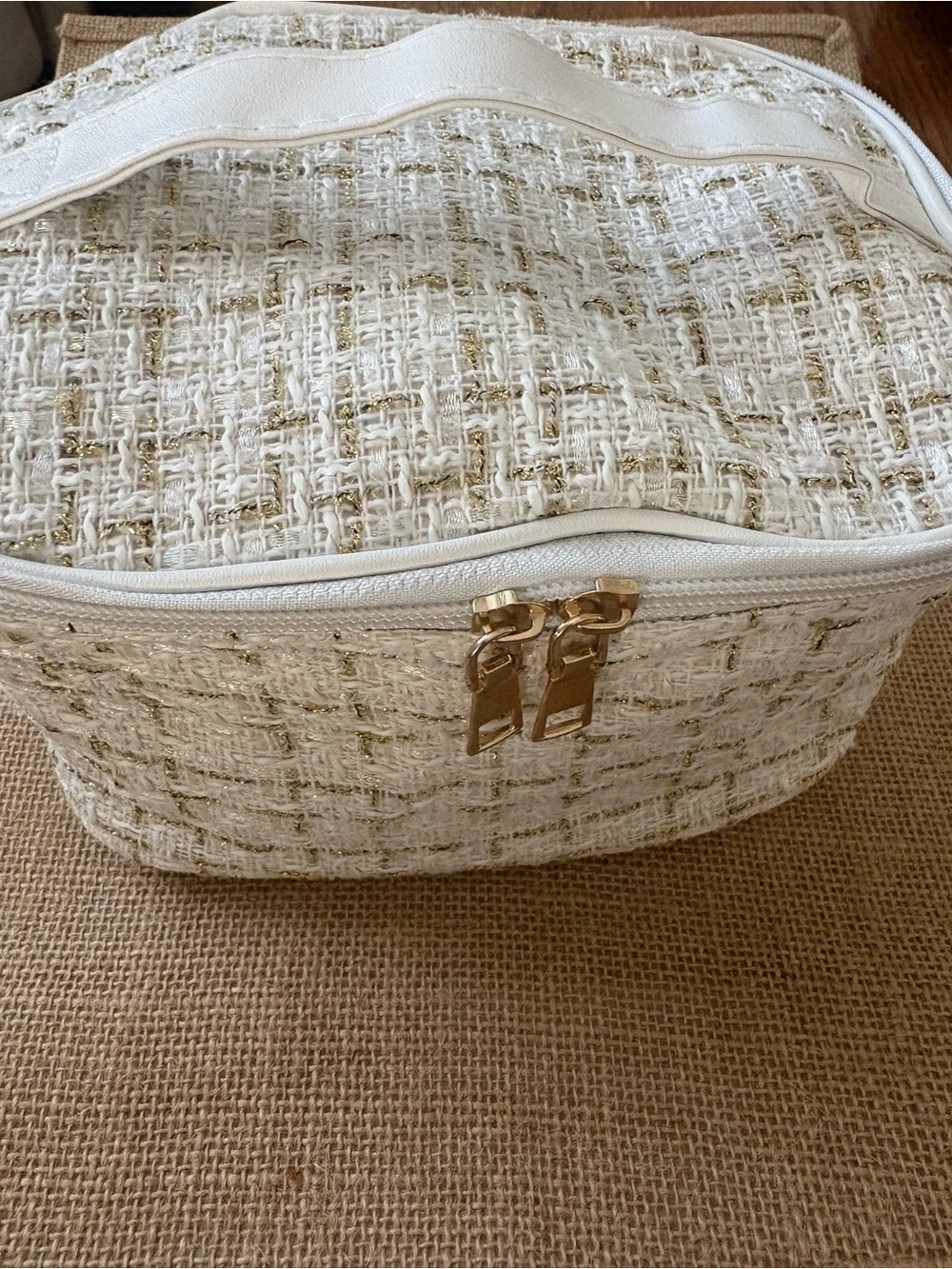 Unbranded White Tweed Cosmetic Carry Case with Gold Accents